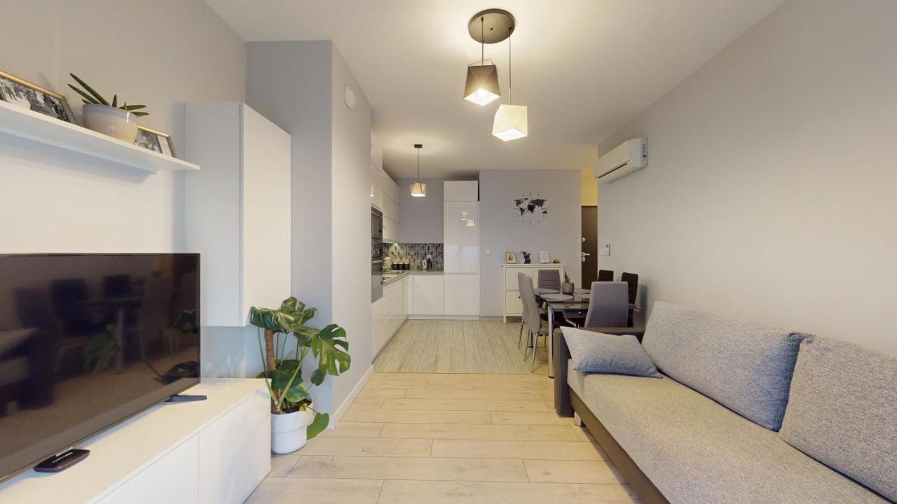 Family House Near The Market Square -Perfect For Family & Business Stays - Ksiecia Witolda Street 500 Steps To Market Square - 2 Bedrooms,2 Parking Places Breslavia Exterior foto