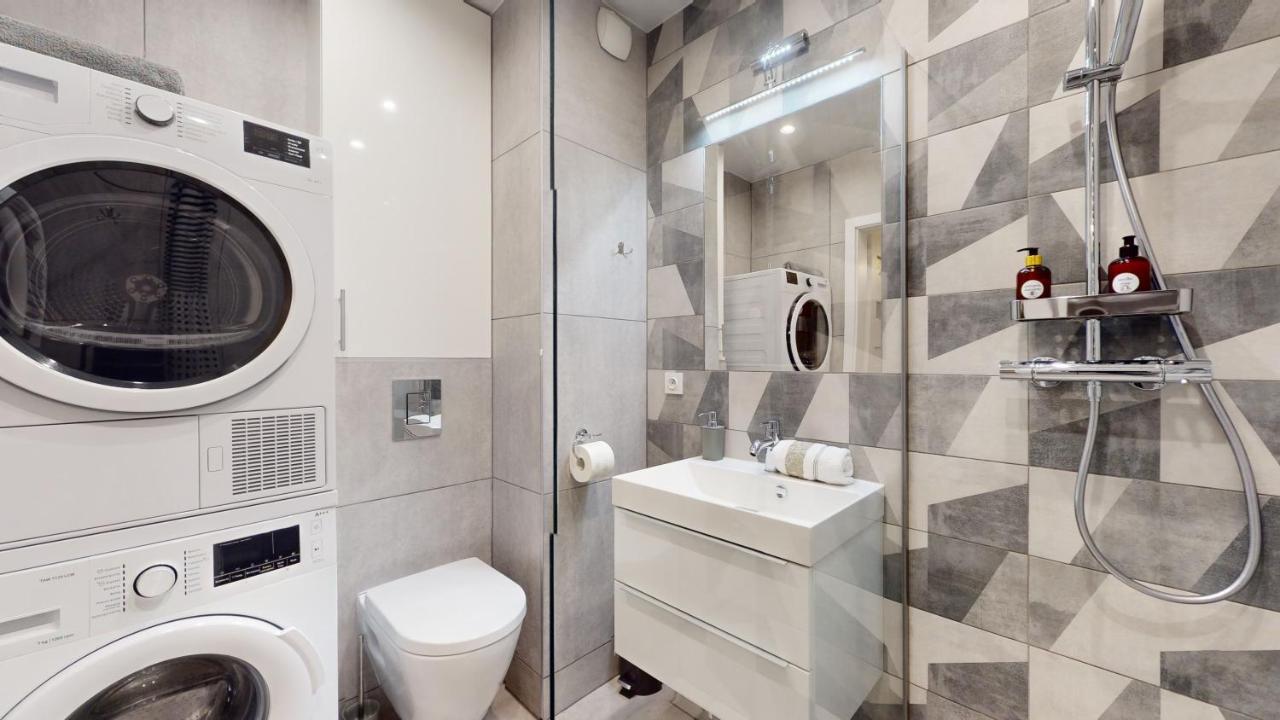 Family House Near The Market Square -Perfect For Family & Business Stays - Ksiecia Witolda Street 500 Steps To Market Square - 2 Bedrooms,2 Parking Places Breslavia Exterior foto